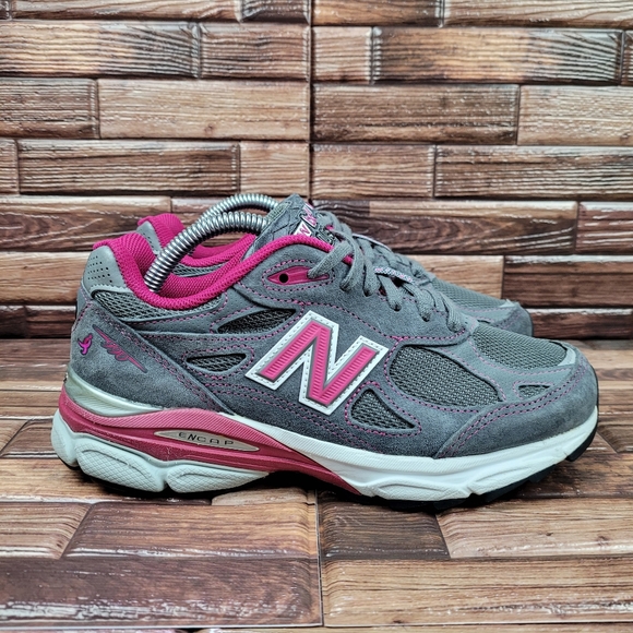 New Balance Shoes - 🎀 New Balance 990v3 Susan G. Komen Sneakers Size 5.5